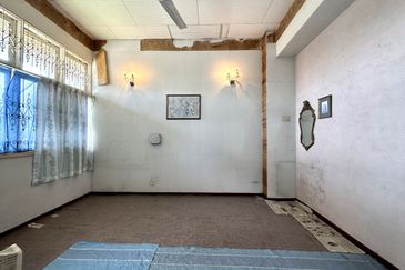 Jalan Bunga Anggerik 2/4 