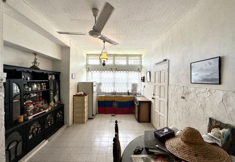 Jalan Bunga Anggerik 2/4 