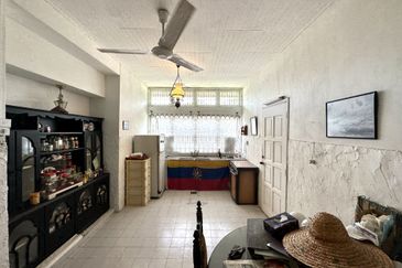 Jalan Bunga Anggerik 2/4 