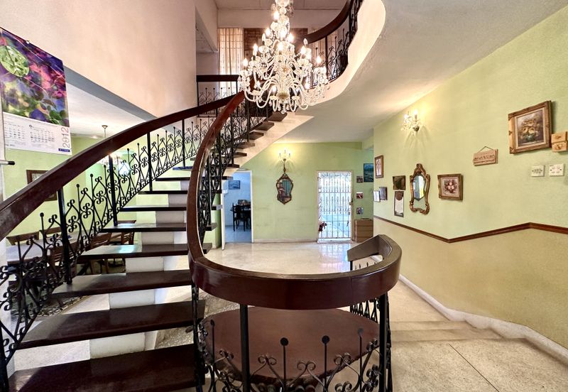 Jalan Bunga Anggerik 2/4 