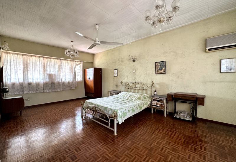 Jalan Bunga Anggerik 2/4 