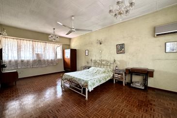 Jalan Bunga Anggerik 2/4 