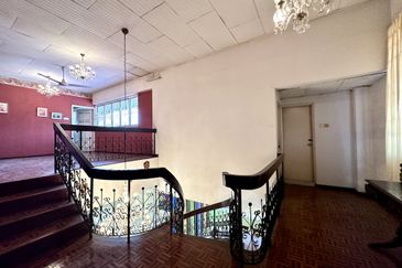 Jalan Bunga Anggerik 2/4 