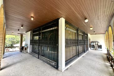 Jalan Bunga Anggerik 2/4 