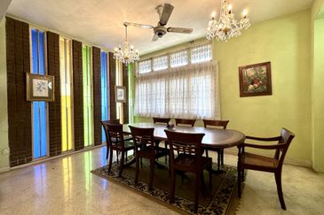 Jalan Bunga Anggerik 2/4 