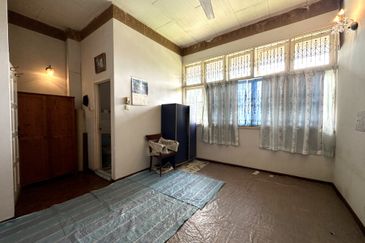 Jalan Bunga Anggerik 2/4 