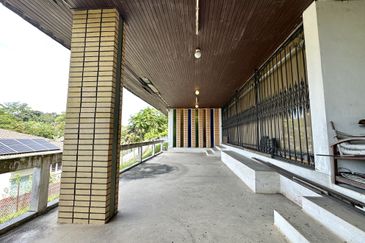 Jalan Bunga Anggerik 2/4 