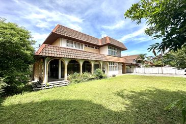 Jalan Bunga Anggerik 2/4 