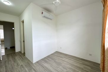 2-Storey Terrace for Sale Taman Templer Rawang | Extra Garden Space