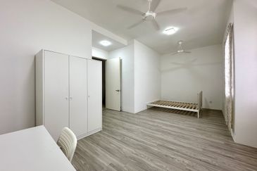 2-Storey Terrace for Sale Taman Templer Rawang | Extra Garden Space