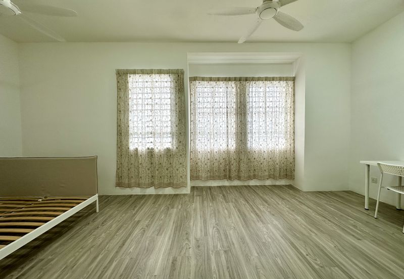 2-Storey Terrace for Sale Taman Templer Rawang | Extra Garden Space