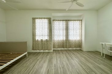 2-Storey Terrace for Sale Taman Templer Rawang | Extra Garden Space