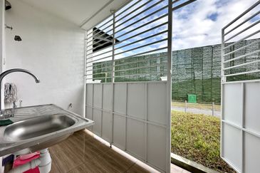 2-Storey Terrace for Sale Taman Templer Rawang | Extra Garden Space