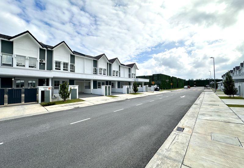 2-Storey Terrace for Sale Taman Templer Rawang | Extra Garden Space