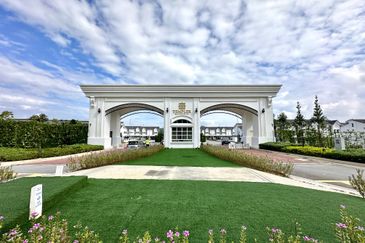 2-Storey Terrace for Sale Taman Templer Rawang | Extra Garden Space