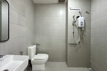 2-Storey Terrace for Sale Taman Templer Rawang | Extra Garden Space