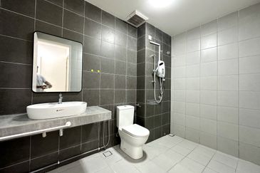 2-Storey Terrace for Sale Taman Templer Rawang | Extra Garden Space