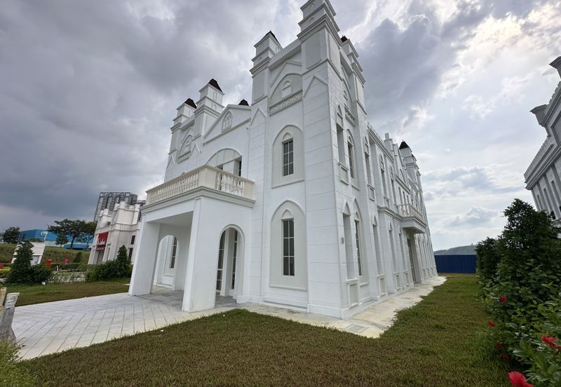 Oxford Square @ Anggun World Rawang - English-Inspired Commercial Hub