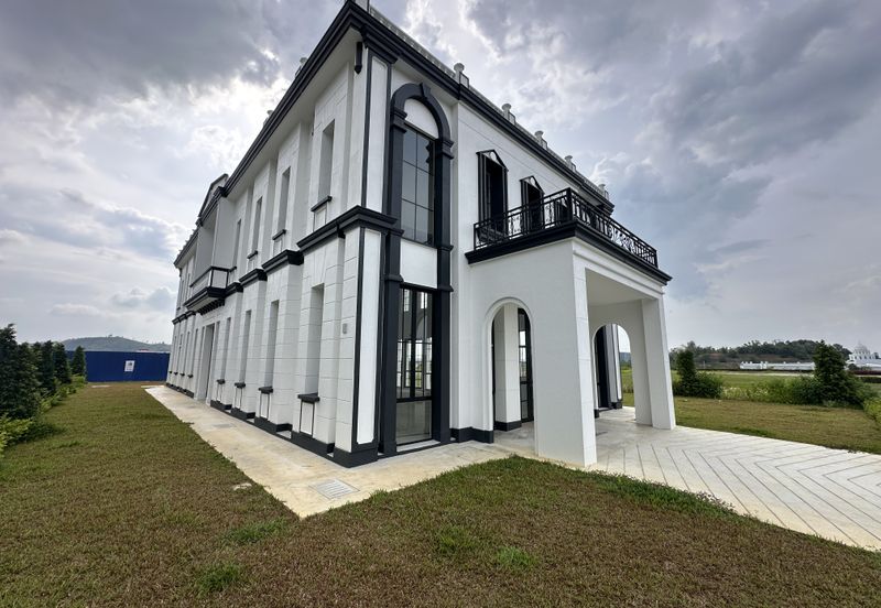 Oxford Square @ Anggun World Rawang - English-Inspired Commercial Hub