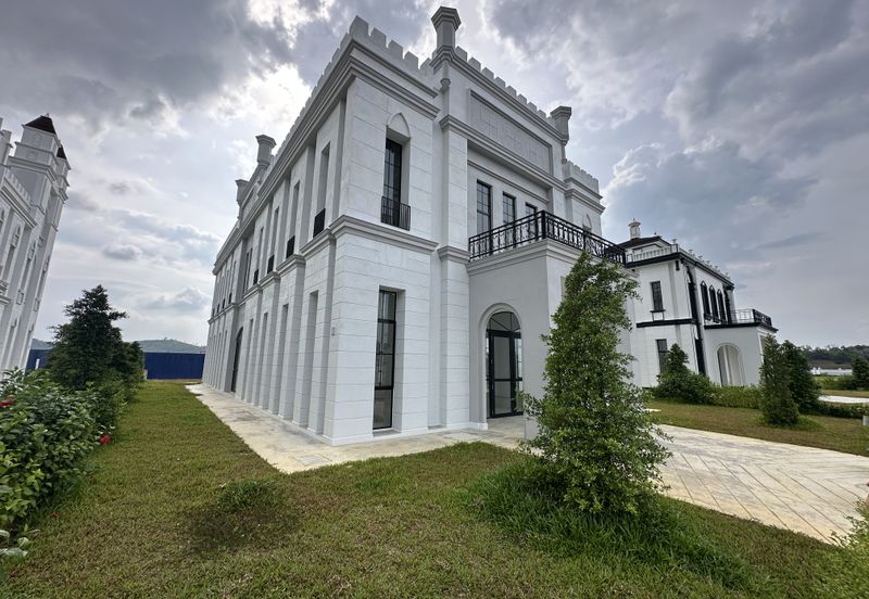 Oxford Square @ Anggun World Rawang - English-Inspired Commercial Hub