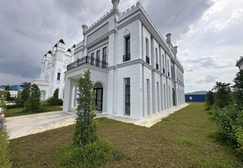 Oxford Square @ Anggun World Rawang - English-Inspired Commercial Hub