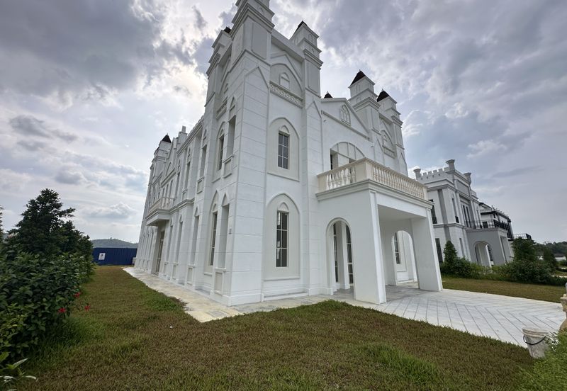 Oxford Square @ Anggun World Rawang - English-Inspired Commercial Hub