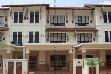 BK9 BK 9 3sty superlink Gated 22x75sf kinrara