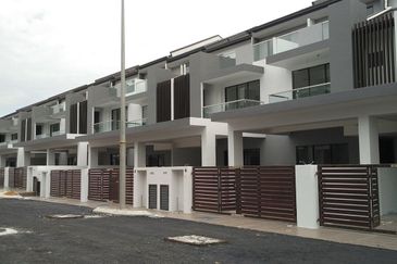 3 storey Corner Laman Bayu Bukit Jalil KL