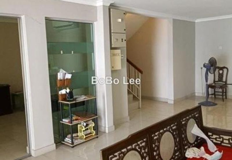 Oug Hujan Emas 2sty semid big space