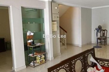 Oug Hujan Emas 2sty semid big space