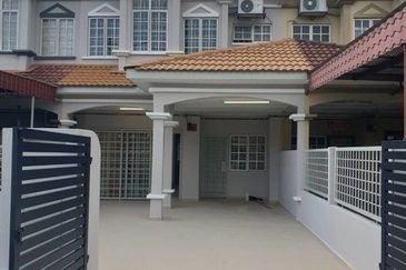 Double storey Puchong utama 18x60sf ample parking space