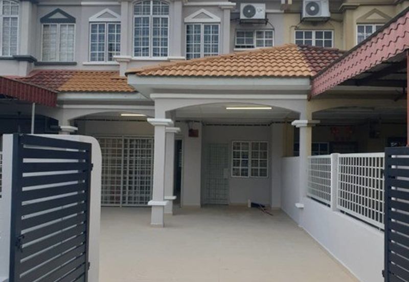 Double storey Endlot Bdr Puteri 7 Puchong 20x70sf 