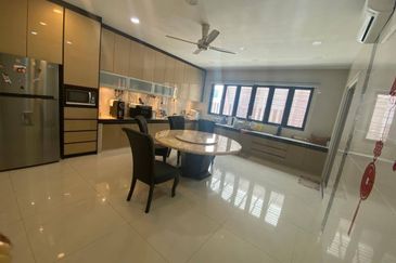 9000sf 3sty Bungalow nice renovated Bukit Jalil OUG
