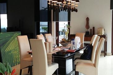 Resort-styled Custom-designed Bungalow (Must See!)