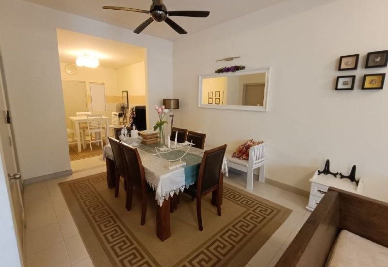 Bandar Enstek (Timur)