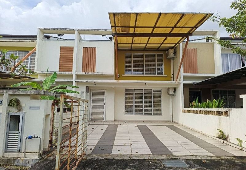 Bandar Enstek (Timur)