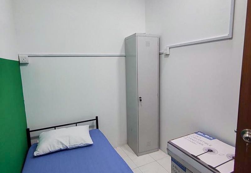 Vista Pinggiran, Taman Pinggiran Putra