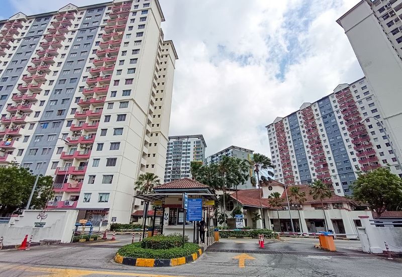 Vista Pinggiran, Taman Pinggiran Putra