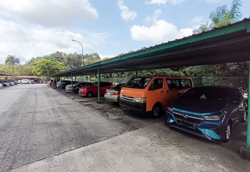 Vista Pinggiran, Taman Pinggiran Putra