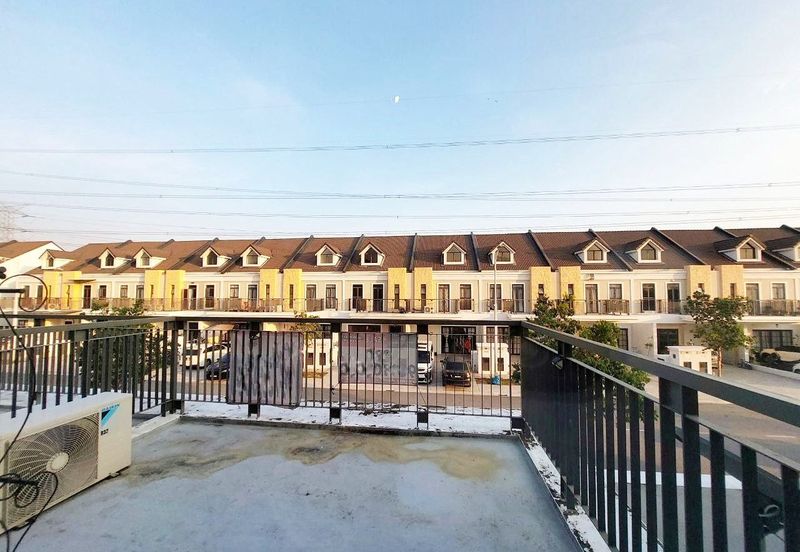 Monet Springtime @ Sunsuria City