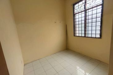 Taman Seroja, Bandar Baru Salak Tinggi