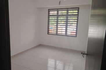 Taman Seroja, Bandar Baru Salak Tinggi