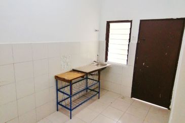 Taman Seroja, Bandar Baru Salak Tinggi