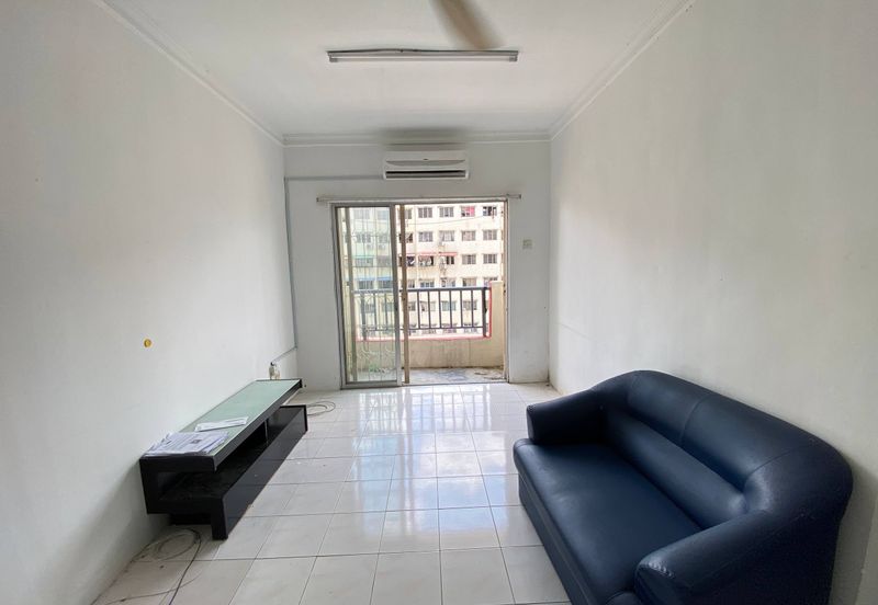 Vista Pinggiran, Taman Pinggiran Putra