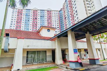 Vista Pinggiran, Taman Pinggiran Putra