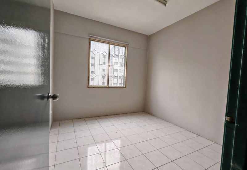 Vista Pinggiran, Taman Pinggiran Putra