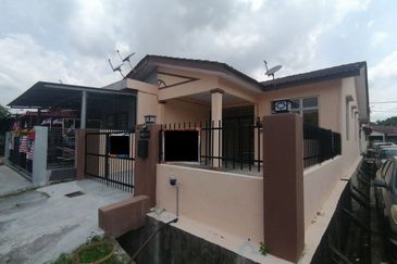 Taman Seroja, Bandar Baru Salak Tinggi