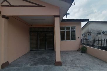 Taman Seroja, Bandar Baru Salak Tinggi