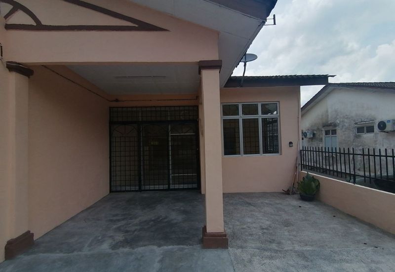 Taman Seroja, Bandar Baru Salak Tinggi