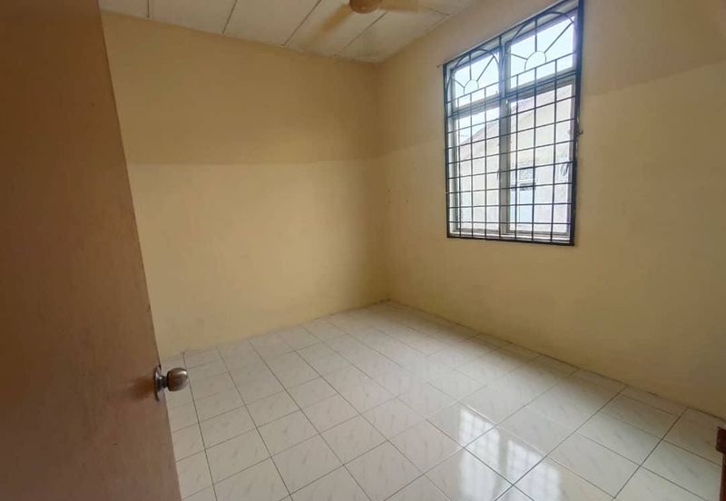 Taman Seroja, Bandar Baru Salak Tinggi